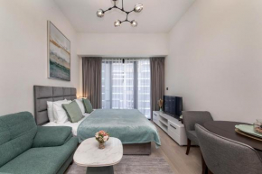 Stylish studio on the Azizi Riviera